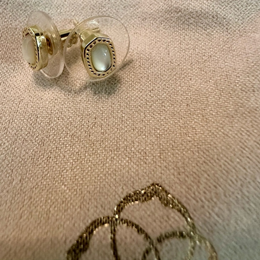 Kendra Scott Mini Ellie Gold Stud Earrings in Ivory Mother-of-Pearl - Picture 4 of 4